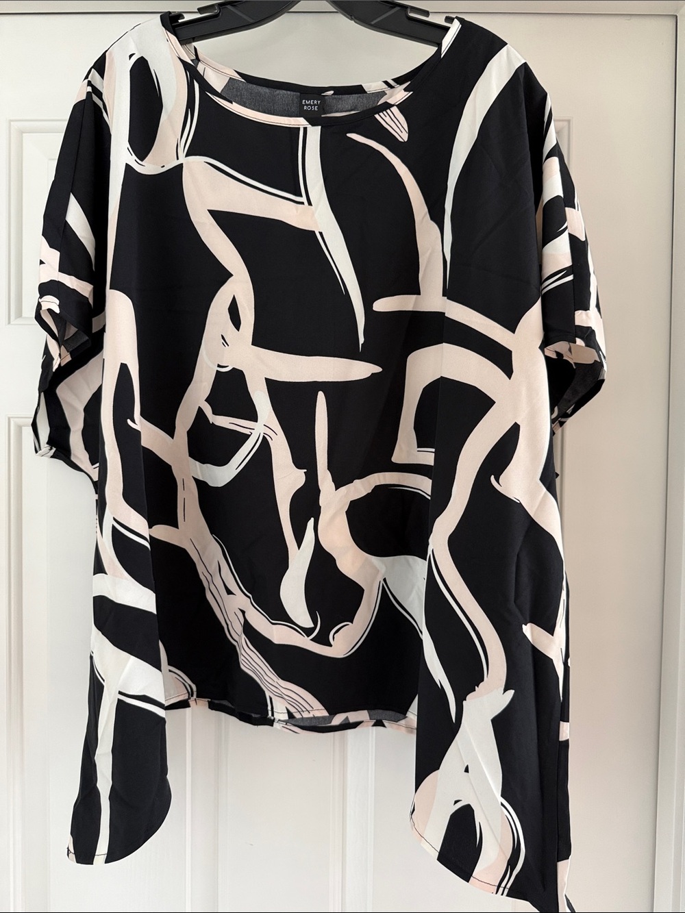Emery Rose Black & Cream Abstract Tunic Top